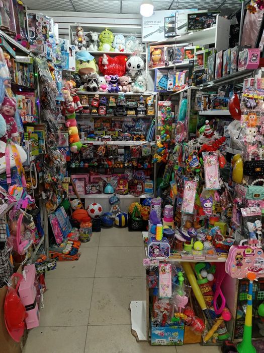 Продам действующий отдел с игрушками.