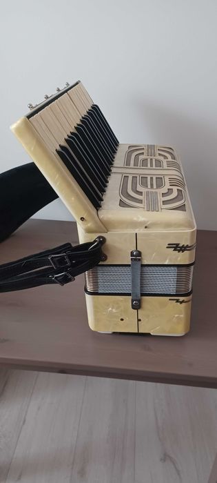Acordeon hohner tango 2F, 34 clape, 80 bași