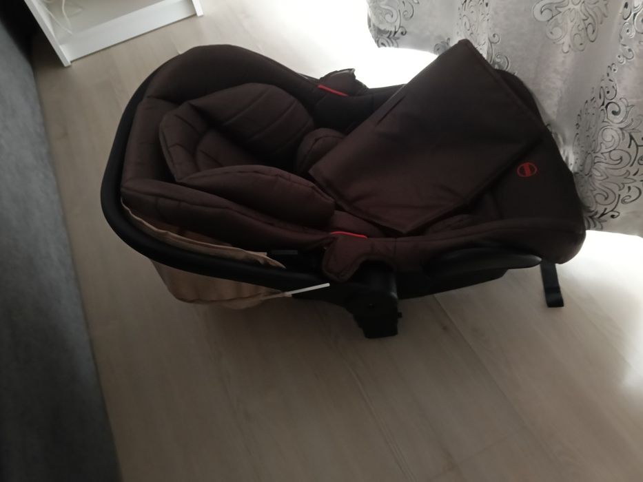 Vând cărucior 3 in 1