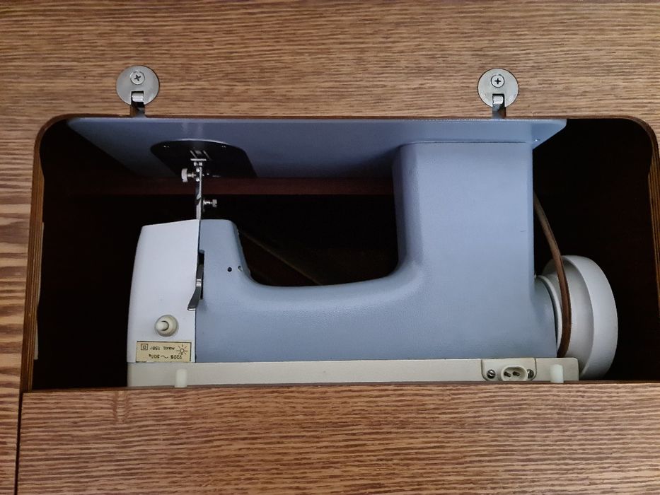 Продам швейную машинку