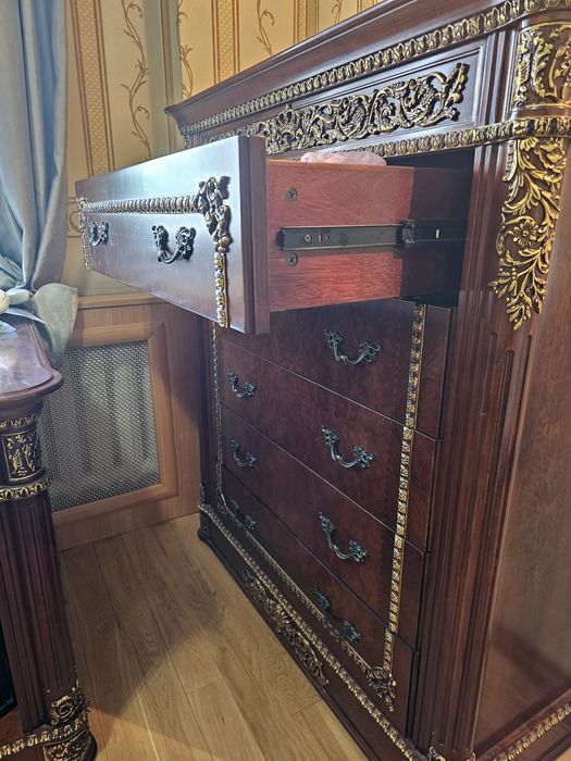 Комод стол и стул