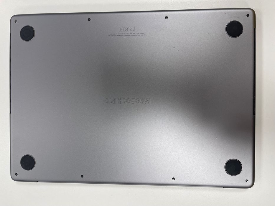 MacBook Pro 14'' M1  32GB RAM 512GB SSD