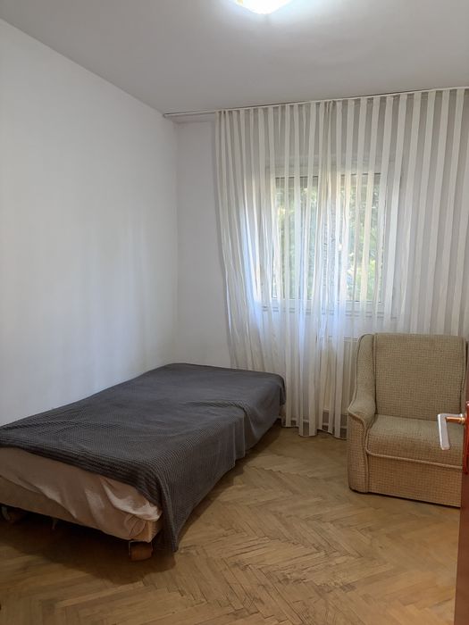 Apartament semidecomandat de inchiriat cu garaj