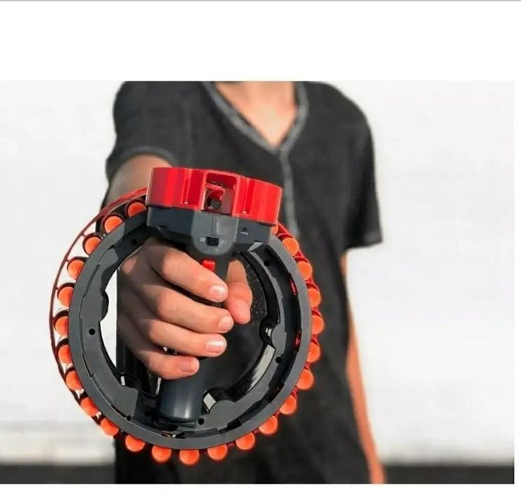 Игрушечный бластер с мягкими пулямт