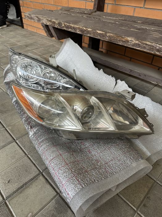 Продам правую фару камри 40