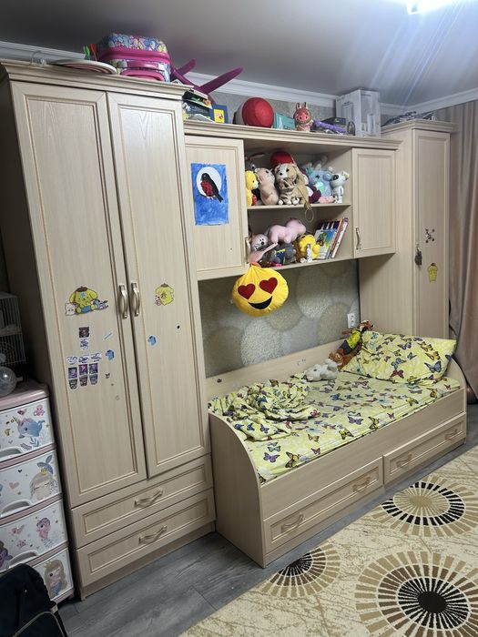 Продам спальный гарнитур в детскую