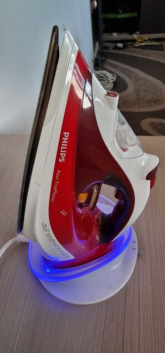 Безкабелна ютия Philips Azur FreeMotion с основа