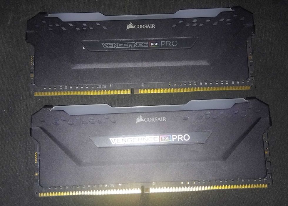 16GB (2x8GB) DDR4 3200MHz CMW16GX4M2C3200C16 , RGB PRO