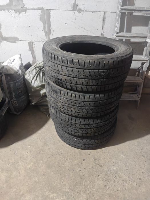 Продам зимние шины на липучке