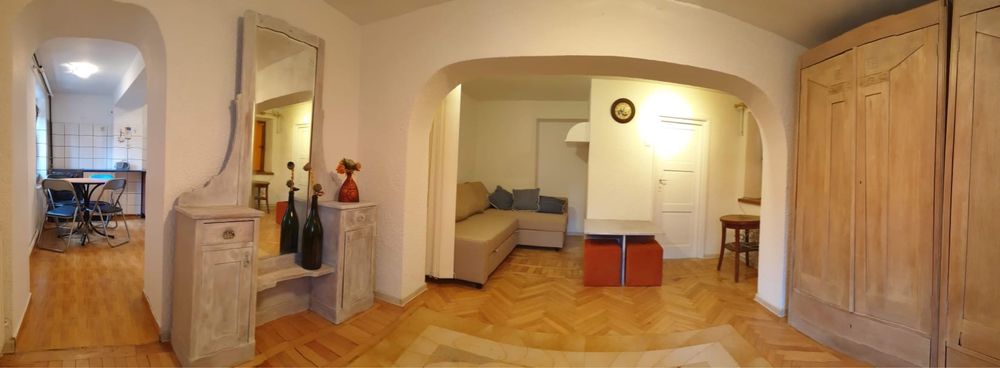 Garsoniera la curte centru vechi
