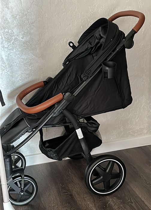 Продам прогулочную коляску