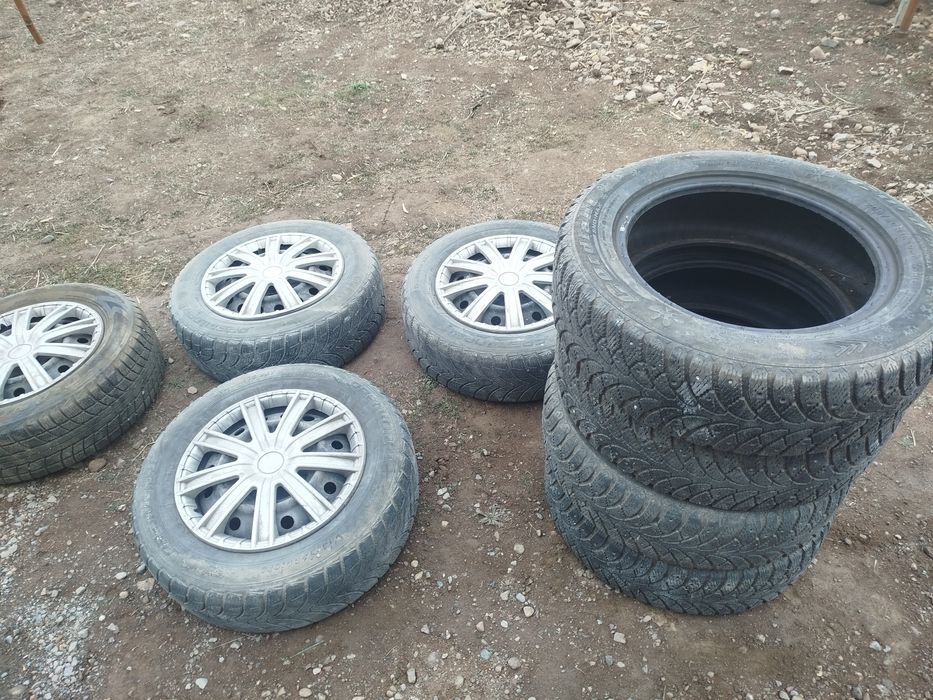 Қыстық дөңгелектер сатылады.