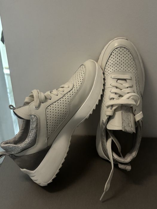 Леки и стилни дамски маратонки на Бианки