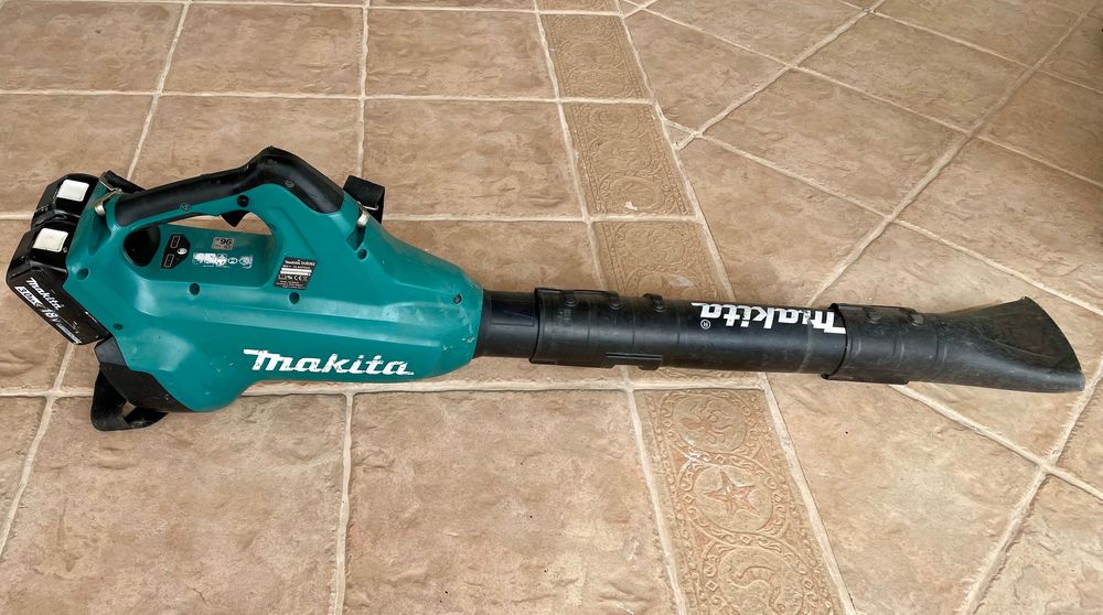 Makita DUB362 suflanta frunze/praf cu 2 acumulatori 13,4 mc/ora