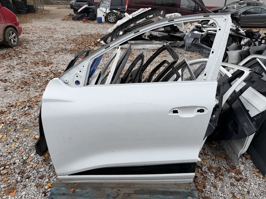 Врата Audi Q6 E Tron