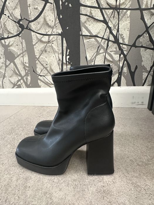 Чисто нови черни боти от еко кожа