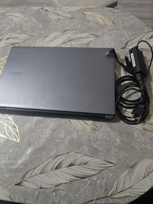 Продавам лаптопа на синът ми