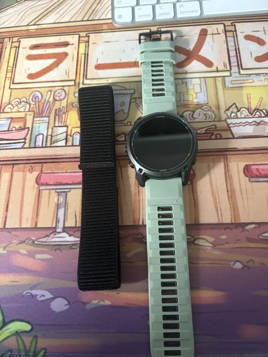 Ceas Garmin Enduro 3 Solar Sapphire Titanium 51MM + Curea de Ceas Garmin QuickFit 26 Willow/Graphite Silicone.