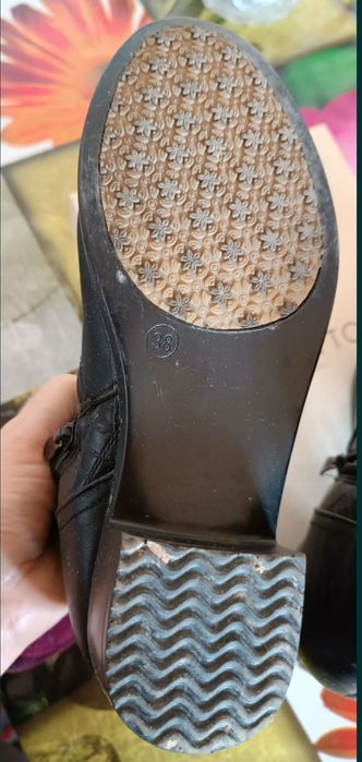 Ботинки кожаные черные новые