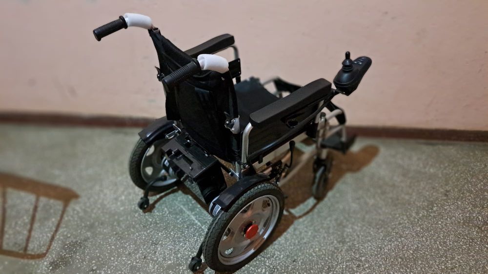 Scaun electric pentru persoane cu dizabilități.
