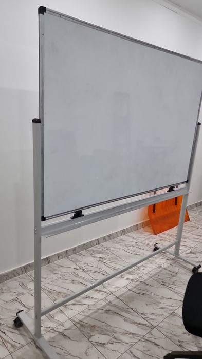 Продам столы, стулья, кресло и доску