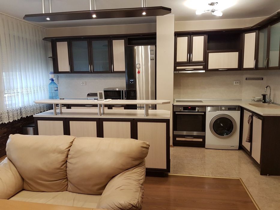 Продава се Тристаен апартамент в Пловдив, Кършияка - 120 кв.м за 5 €/кв.м - Снимка #1