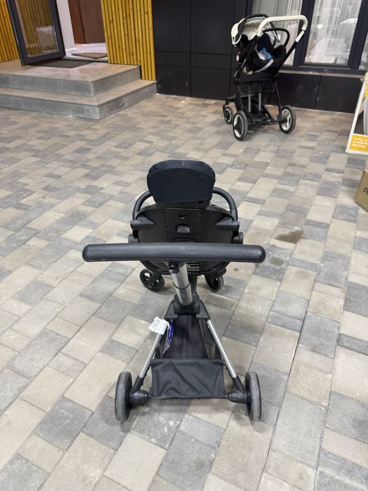 Коляска для прогулк либо для путешествий