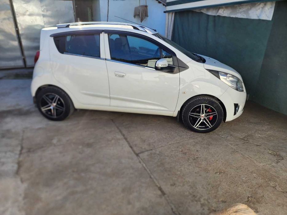 Продается chevrolet spark спарк 2015