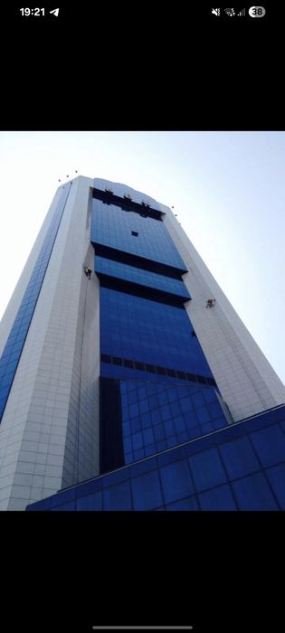 Мытье/клининг фасадов высоток методом промышленного альпинизма