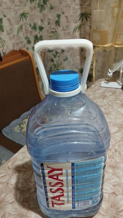 Продаются ручки на 5- л. бутылки