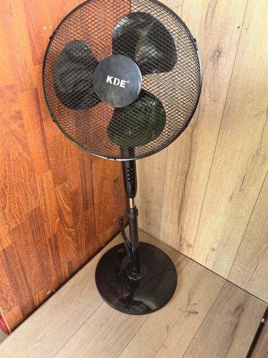 Ventilator cu Picior KDE 45W, 40 cm, 3 Viteze, Oscilant 180 grade