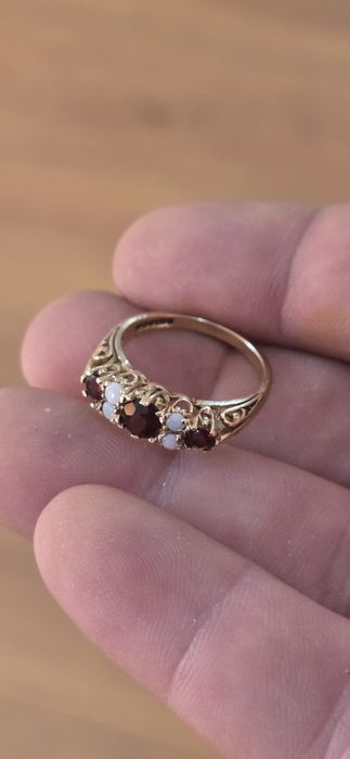 Inel aur granate si opal