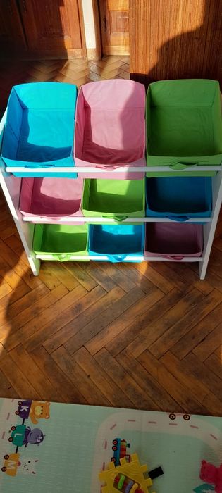 Етажерка  за играчки