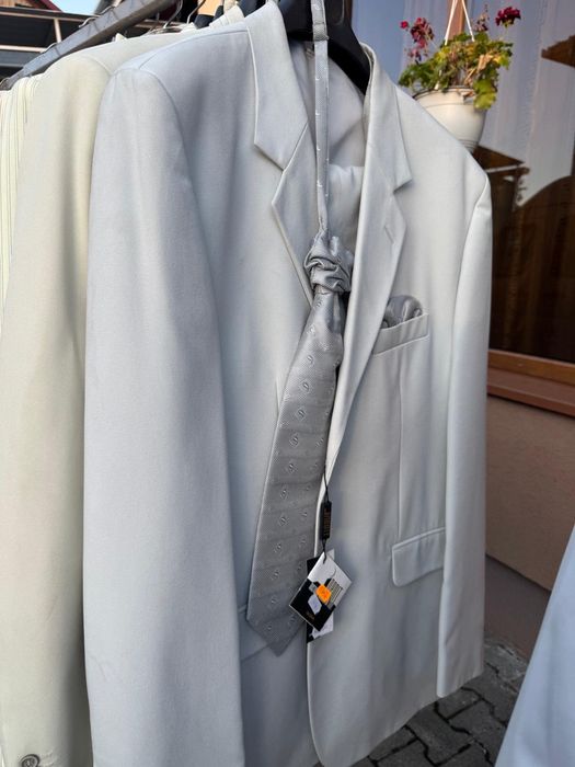 Costume barbati culori deschise