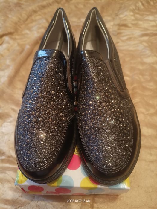 Продам туфельки на девочку