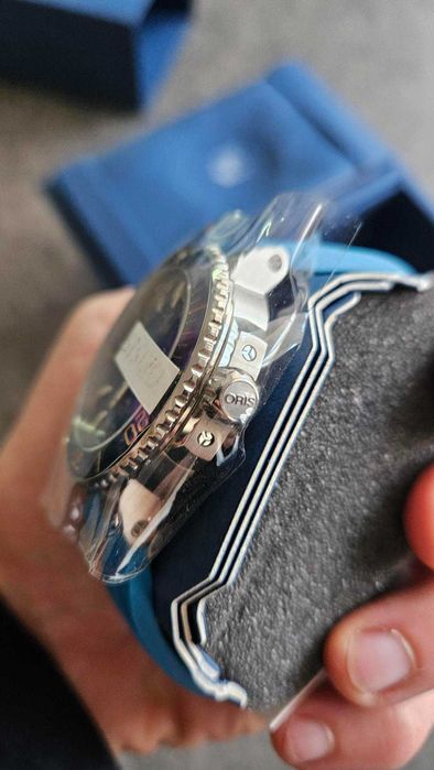 Oris Aquis Date Calibre 400-2 Automatic ЧИСТО НОВ