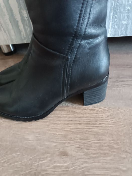 Продам кожаные весенние сапоги