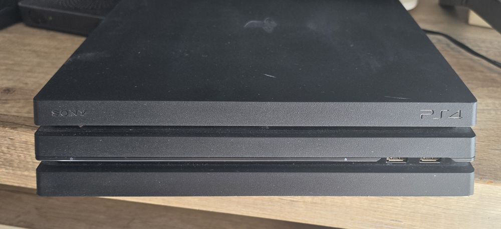 PS4 Pro Sony 1TB + 2 джойстика