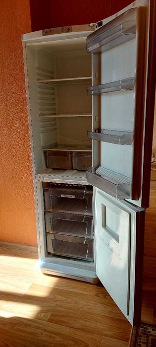 Холодильник Ariston две камеры