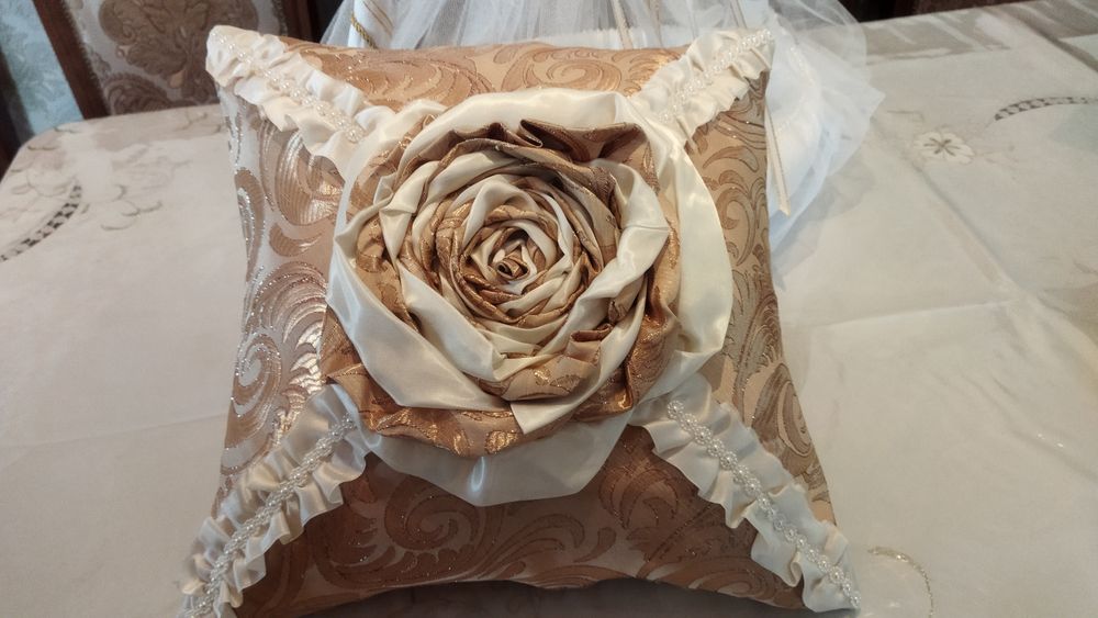 Продаётся корзина из белого атласа для косметики в приданое невестам