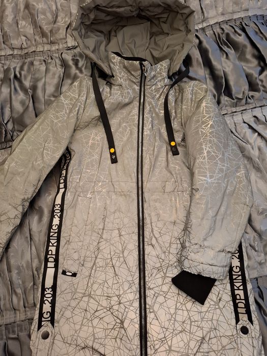 Продаю осеннюю куртку- плащ для девочки