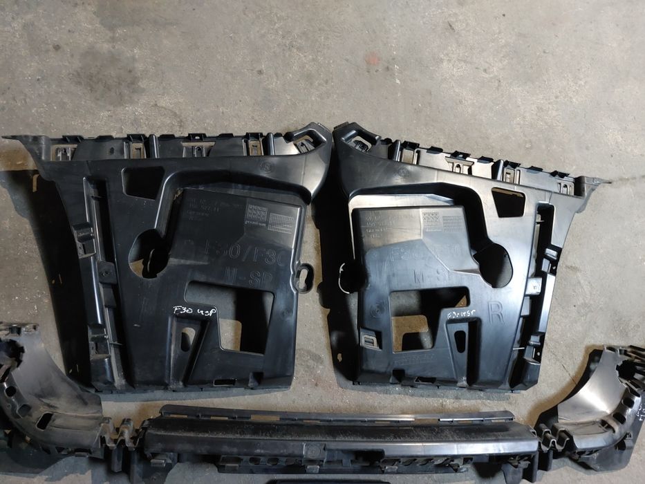 Suport bară spate BMW F30