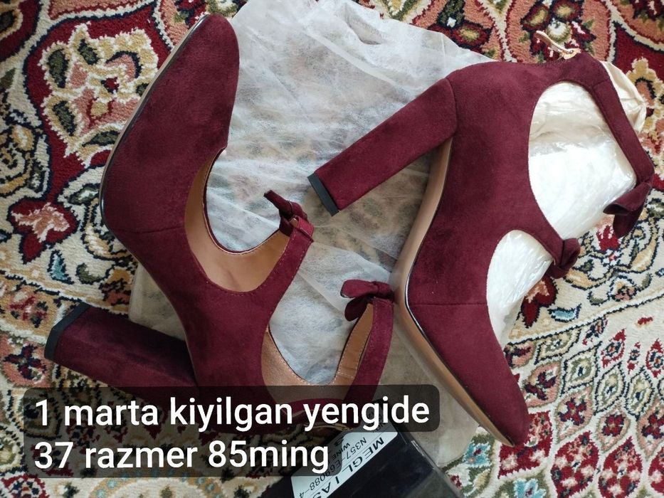 Oyoq kiyimlar sotiladi