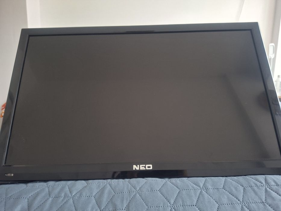 Телевизор NEO 24" - стойка,  HDMI кабел, стойка за стена, дистанционно