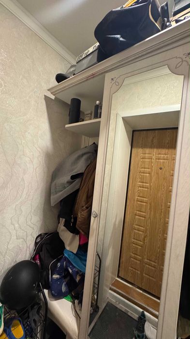 Шкаф, диван, кресло, шкаф в прихожей