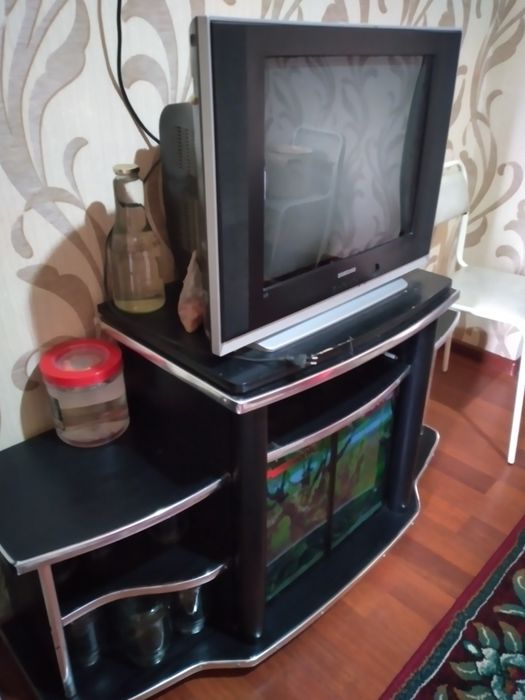 ТВ с подставкой "SAMSUNG"