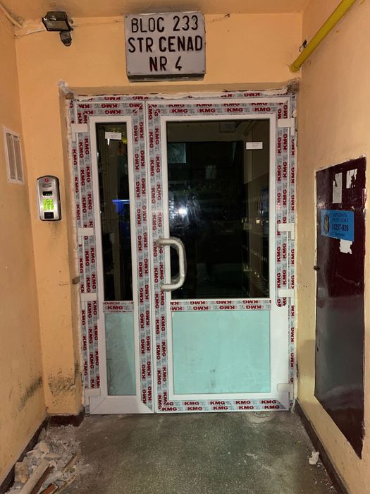 Vând geamuri și uși de termopan noi și second hand