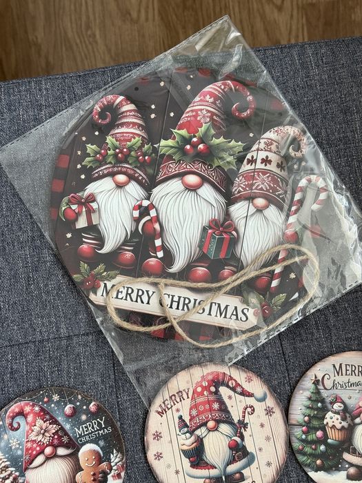 Коледни гривни, коледен несесер и коледни декорации