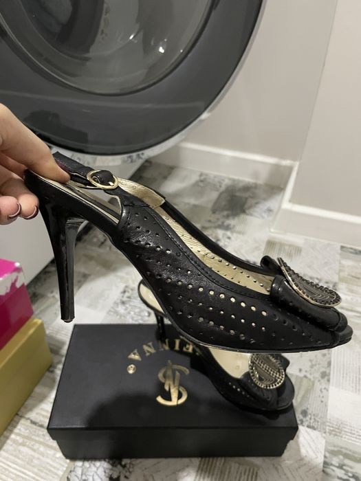 Женские босоножки