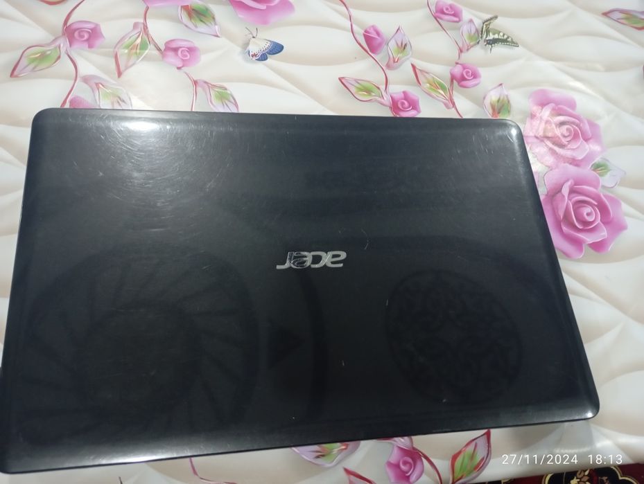 Acer Noutbuk srochno sotiladi